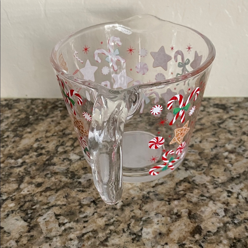 DG Dolly Parton 2 Cup Glass Christmas Measuring Cup NEW - Picture 2 of 3